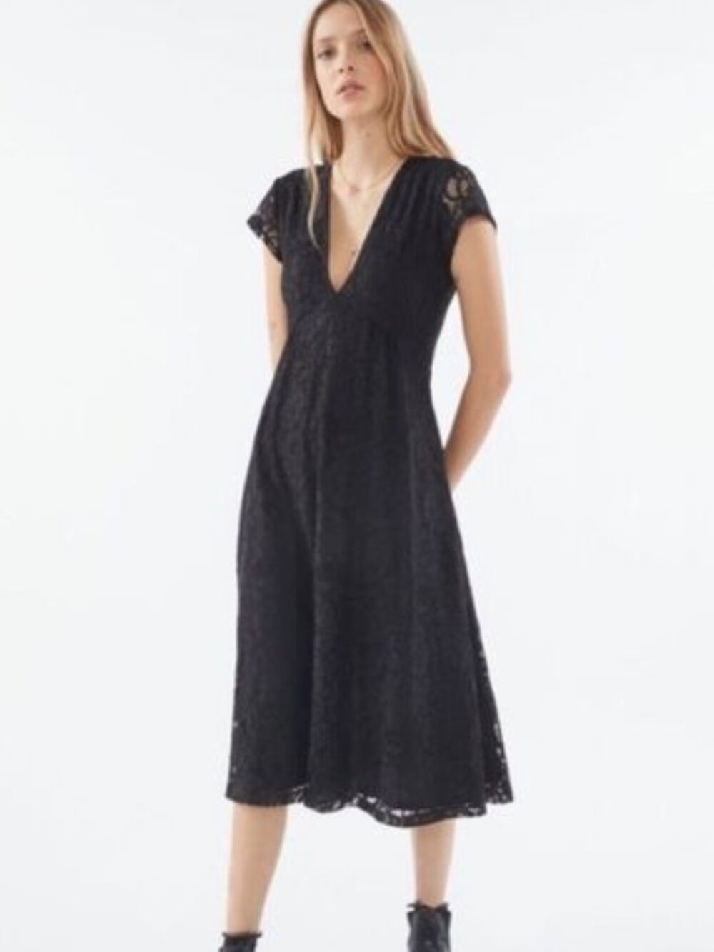 🌼 Urban Outfitters Imogen Lace Midi Dress